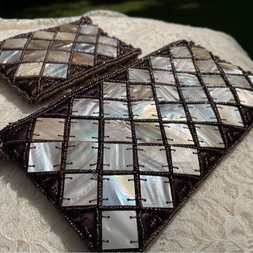 🌹NWT 2 piece BEAUTIFUL handmade opalescent shell & bead wristlet purse + mini